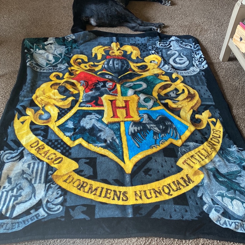Harry Potter hogwarts throw blanket - Picture 2 of 3